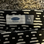 Old Navy  Black & White Geometric Print Shorts Women’s Size 16 Regular Photo 2