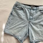 Torrid - 5 Inch Mom Jean Premium Classic Denim Mid-Rise Vintage Short Photo 4