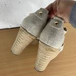 Michael Kors Women's Beige Cream Canvas Jute Wedge Gold Zipper Sandals Size 9M Photo 4