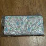 Lounge Fly Disney  Moana Pua AOP Wallet Green Lotus Dreams Exclusive NEW Photo 0