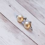 Vintage Screw Back Earrings Pearlescent Beige 3/8" Photo 4