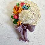 Hat with flowers and bow pin Photo 0