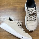 Üni Women’s Size 7 Perform Low Tan (Sand) Shoes Photo 0