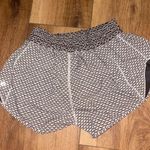 Lululemon Discontinued Hotty Hots 2.5” Black and White Size 0 Photo 2