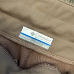 Columbia Women's Beige tan khaki Shorts size medium Photo 1