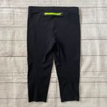 Under Armour women M compression heatgear pull on capris leggings black Photo 5