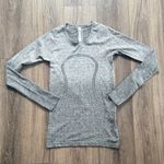 Lululemon  Athletica Heathered Gray Long Sleeve Top Swiftly Tech Crew Ombré Photo 0