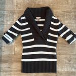 Arizona Jeans Arizona Womens Sweater Med Gray White Striped Short Sleeve Shawl Collar V-Neck Photo 0