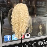Blonde curly wig Swisslace Lacefront 2020 style Photo 4