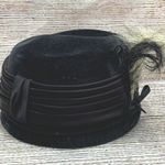 Vintage Velusuede Kamm's Black Velvet Pillbox Hat Feather Accent Photo 0