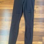 Alo Yoga High-Waist Ripped Warrior Legging Photo 2