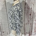 Gap  floral long sleeve top size medium. Photo 3