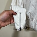 Alice + Olivia Women’s  Crème Puffy Shoulder Cropped Jacket Sz small Photo 9