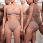 SKIMS  sculpting bralette COLOR SIENNA SIZE M‎   NWOB Photo 1