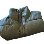 TQD Women’s Cropped Puffer Vest with Magnetic Button Closure Photo 0