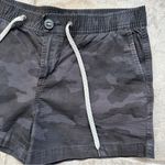 Vuori  Women’s Ripstop Short in Black Camo Size Medium VW364 Photo 2