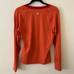 Mountain Hardwear  wicking long sleeve tee with thumb holes hiking and running Photo 5