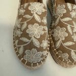 Joie  Cara-BF Beige and White Floral Embroidered Espadrille Slip-Ons Size 6.5 Photo 5