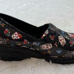 Easy Street  Slip Resistant Laurie Colorful Skull Pattern Clogs Size 7W Photo 5