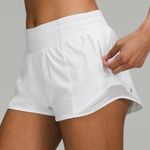 Lululemon Athletica White 2.5 in Hotty Hot Athletic Shorts NWOT Photo 0