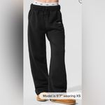 Alo Yoga  NWT Accolade Straight Leg Sweatpants Black Size L Oversized Photo 7