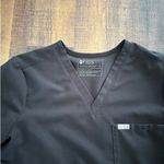 FIGS  Black Catarina One-Pocket Scrub Top Size Medium Photo 1