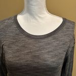 Lululemon On the Run Long Sleeve Top Heathered Grey/Black Women's Size 6 Photo 3