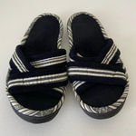 Isotoner EUC | women’s solid bottom slippers — size 7.5-8 Photo 0