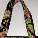 BLACK QUILTED FLORAL TOTE BAG
BUTTON EMBELLISHMENT CLOSURE
EXCELLENT CONDITION Photo 5