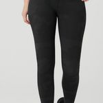 Alo Yoga LEGGINGS - BLACK CAMO - SIZE MED Photo 0