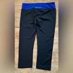 Under Armour  Heat Gear Women’s Sz‎ S Fitted Black/Royal Blue Capri Leggings Photo 2