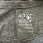 Terra & Sky Plus Size Scoop Neck Shirred Side Tee Photo 1