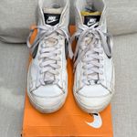 Nike Blazer Mid ’77 ESS White Metallic Silver Black Women’s Size 6.5/Mens 5 Photo 0