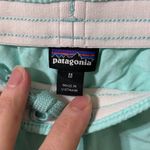 Patagonia  Womens Baggies in Turquoise Shorts - Size Medium Photo 2