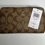 Coach Medium Zipper Wallet in Signature Canvas, New! Photo 5