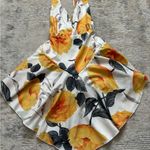 Chic Me  Floral Sleeveless V-neck Romper White & Yellow Size L Photo 2