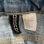 Divided  SZ 8 light-wash, distressed jean shorts Photo 2