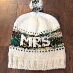 Hand kit “Mrs” or initials MRS knot pompom hat Green Photo 1