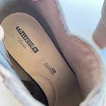 Clarks  Soft Cushion Taupe Gray Suede Womens Size 8.5M‎ Ankle Boots Shoes Photo 4