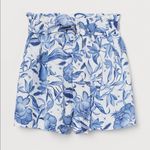 H&M NWT Blue/White Floral Paper Zip Fly Bag High Waisted Pleated Shorts 4 Photo 2