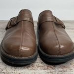 Clarks Brown faux leather slip on clogs mules shoes 8 Photo 4