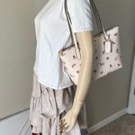 Coach Tote Photo 9