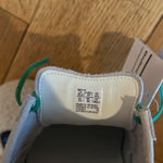 NWT Onitsuka Tiger Sneakers Size 6 Photo 3