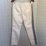 Bebe  white jeans with chevron side embroidery‎ Photo 1