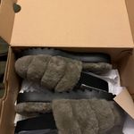 UGG slippers Photo 1