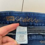 Lee EUC women’s medium wash blue denim pull on straight cut jeans size 8 short Photo 6