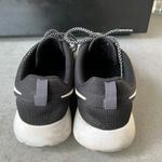 Nike Women’s  Roshe One Black Photo 2