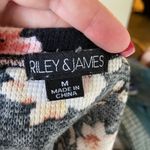 Riley & James ‎ Womens Top Size Medium Black Floral Print Textured Crop Photo 2