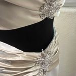 Allure Bridal Wedding Dress Photo 5