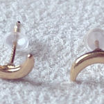 Lulus Gold crescent moon studs Photo 0